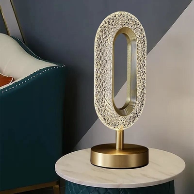 چراغ رومیزی اتاق خواب مدرن چراغ رومیزی فلزی اکریلیک طلایی