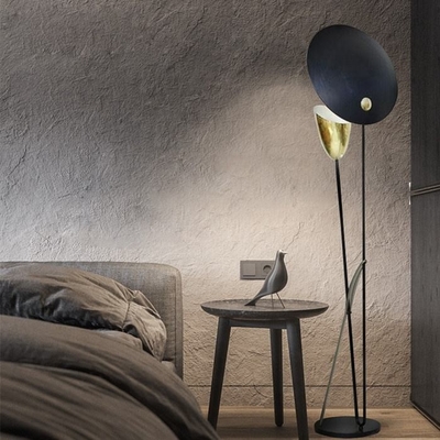 لامپ‌های کف پایه LED ساده و گوشه‌ای تزئینی برای اتاق نشیمن