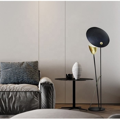 لامپ‌های کف پایه LED ساده و گوشه‌ای تزئینی برای اتاق نشیمن